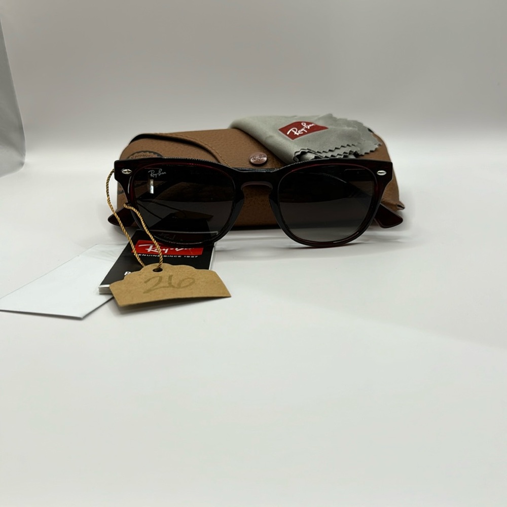 Ray ban sun glasses unisex NWB .